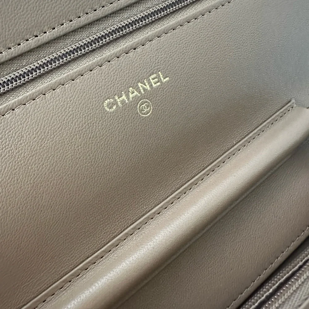 CHANEL TAN/LIGHT BROWN W/ GOLD HARDWARE WALLET ON CHAIN - Picture 4 of 8